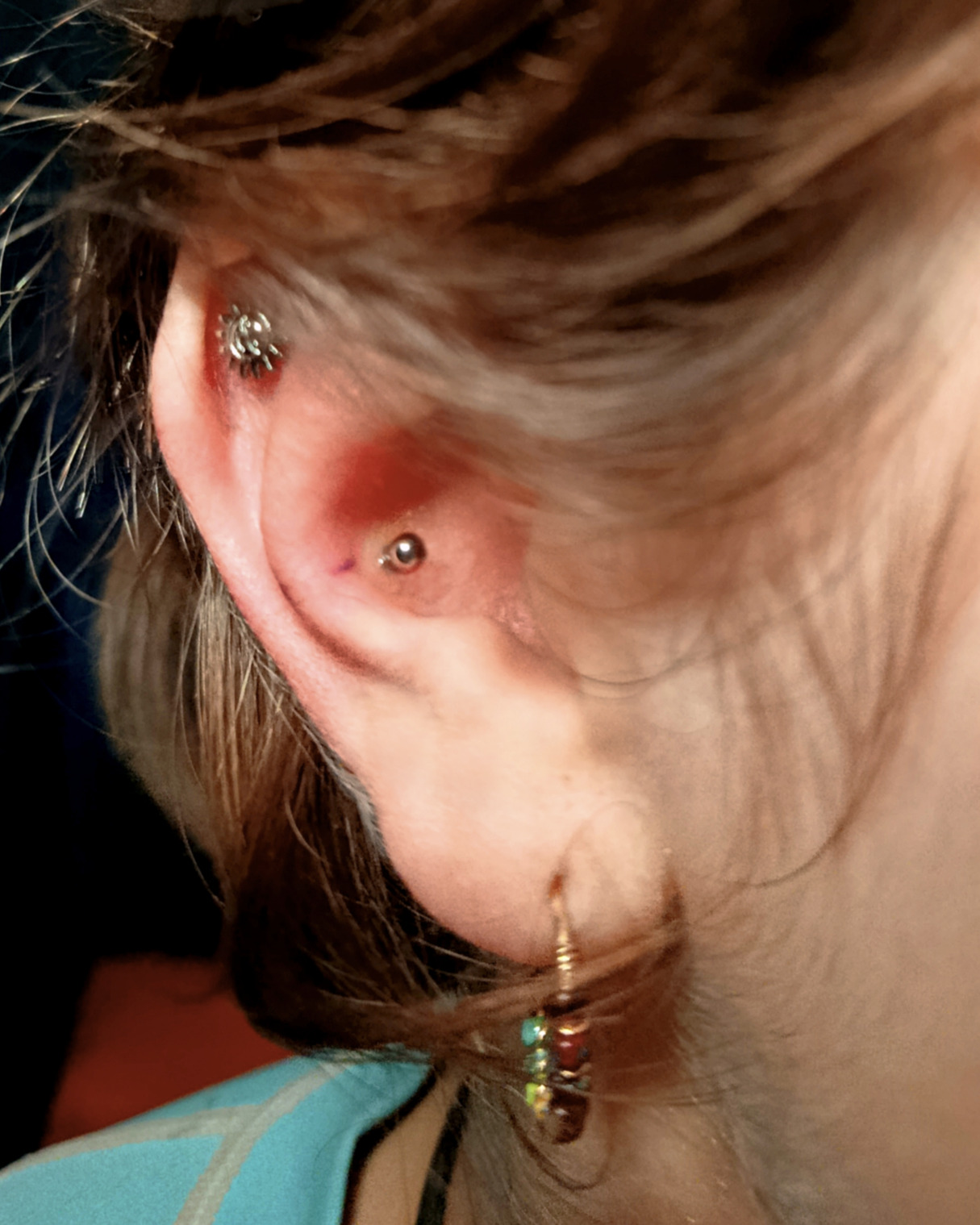 Piercing tragus fleur conch